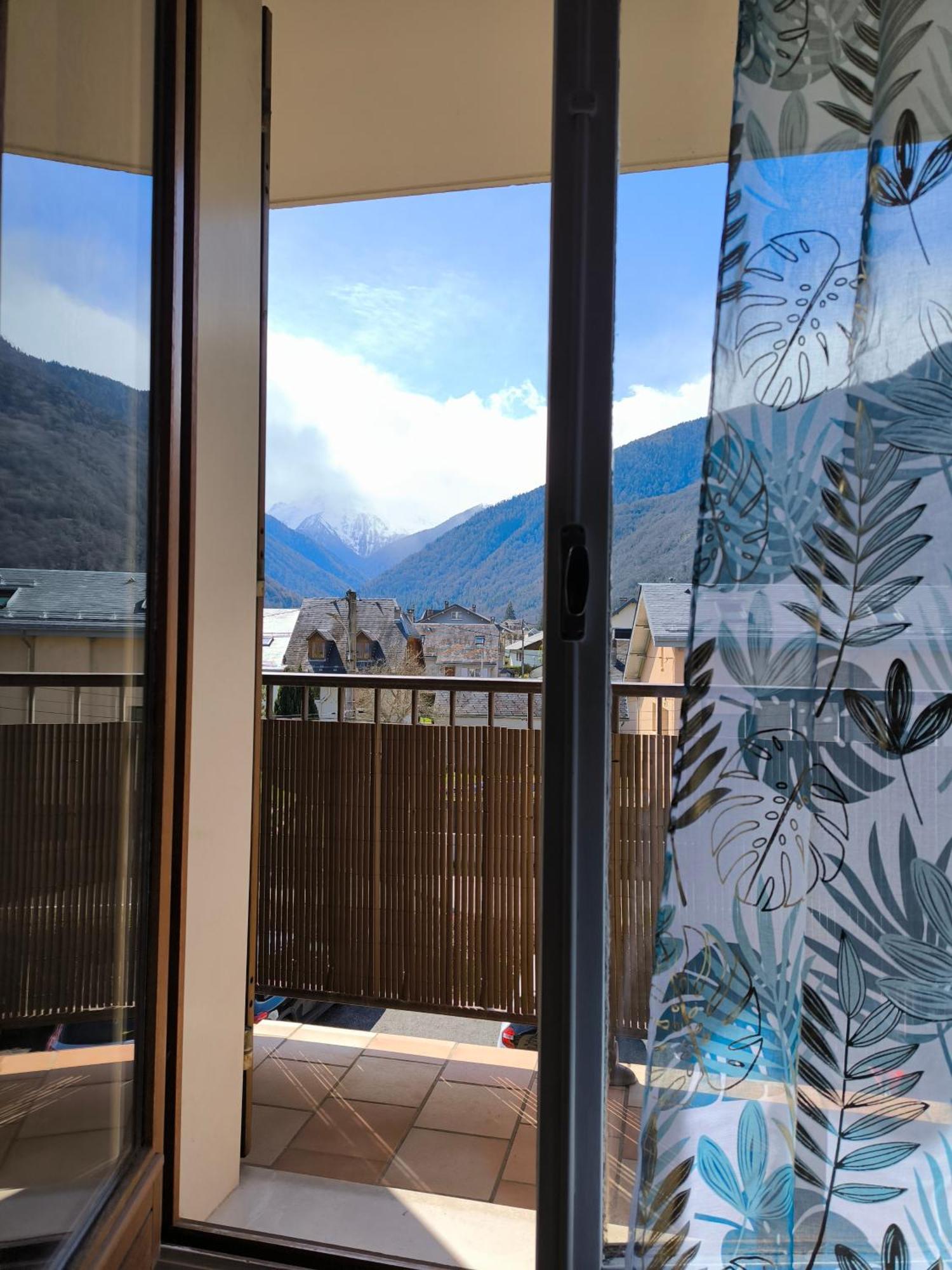 Appartement Vert Tendre Face A La Montagne Bagneres-de-Luchon Ngoại thất bức ảnh